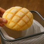 ゴミ箱に入れられそうなメロンパン