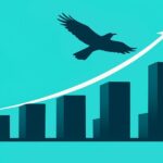 鷹が上昇する矢印とともに飛ぶ様子と、右肩上がりの棒グラフ、都市の高層ビルのシルエットが描かれたイラスト