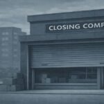 大型倒産企業の本社ビルと閉鎖されたオフィスのイメージ