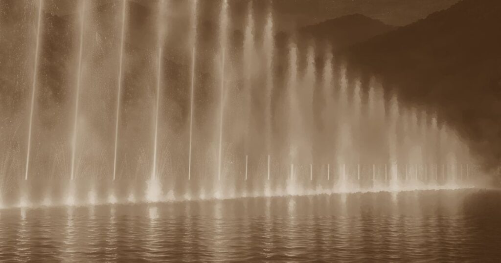 夜間に山林で発生した山火事の様子、炎と煙が広がる森林火災のイメージ